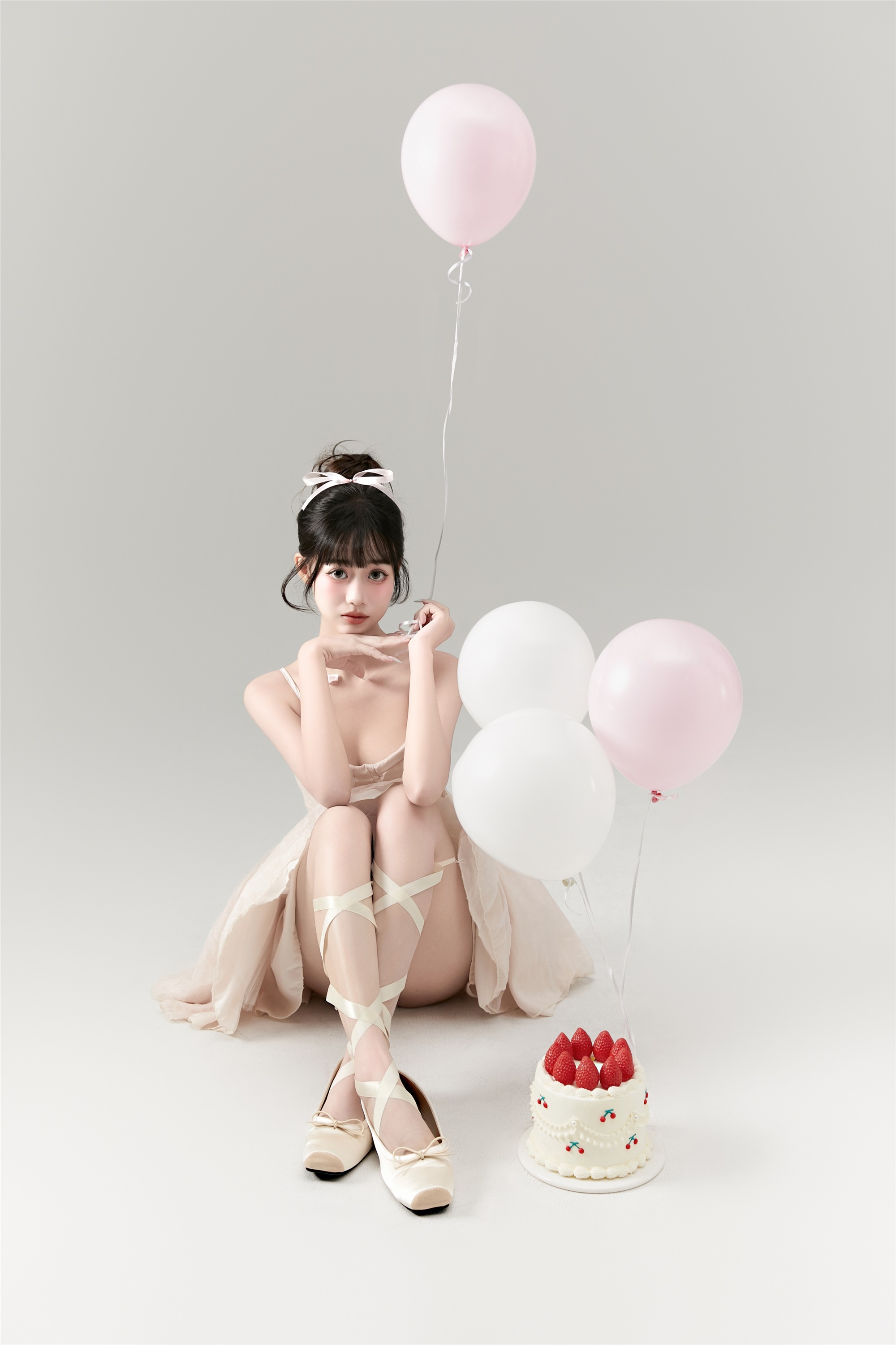 YITUYU艺图语 2025.01.01 芭蕾少女生日写真 菠萝包